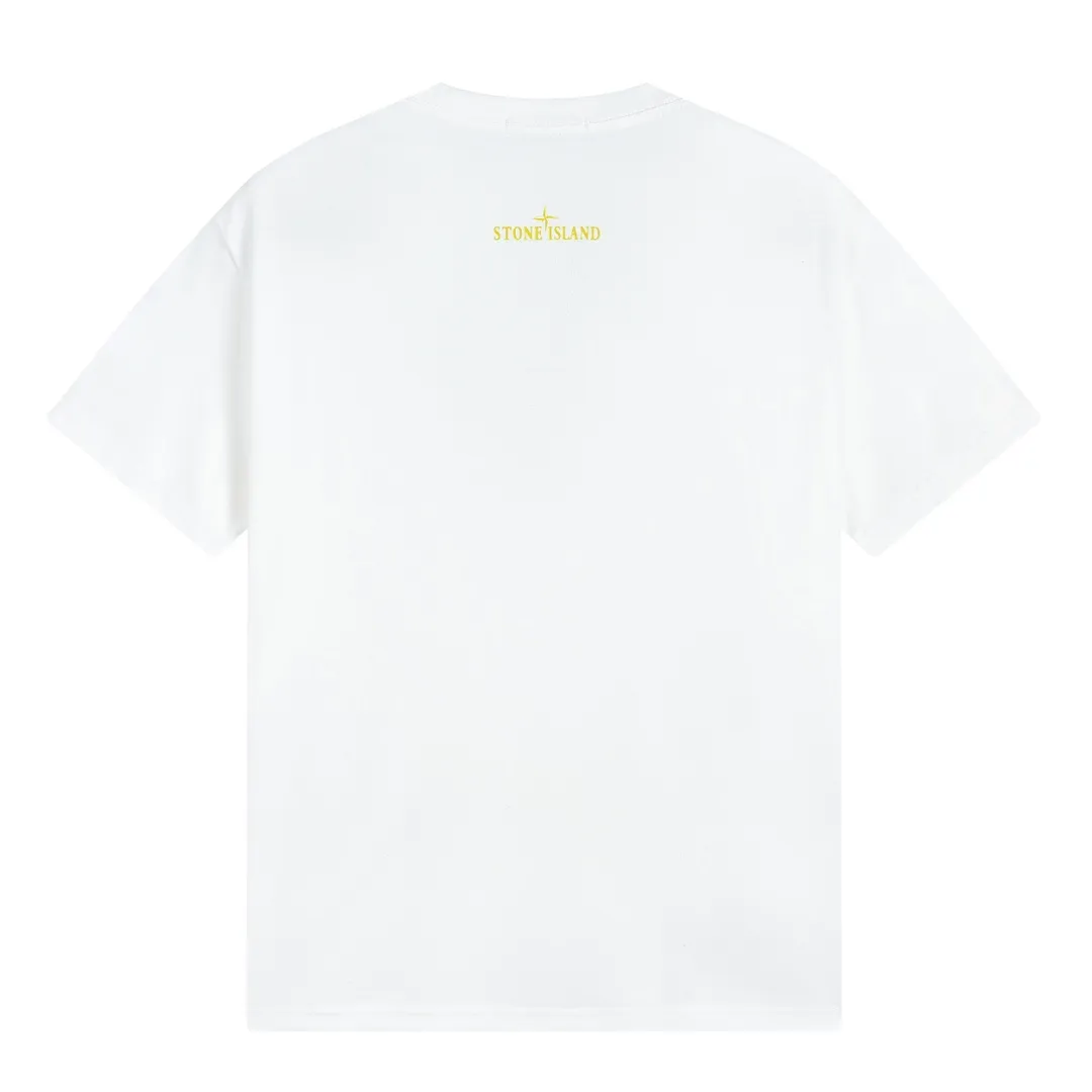 W631#P110💰 [Stone lsland/Stone Island summer new compass 5715 printed pattern short-sleeved T-shirt] ⚠️[Original creation with high control of details] - Made of 260 grams of combed cotton 32 count double yarn, soft and comfortable to the touch, sweat-absorbent and breathable. - Simple basic and versatile style, original quality, the first choice for couples. - Made in a large factory, four needles and five threads on the shoulder, neatly arranged, high quality workmanship. - Same style for men and women. Very versatile, one piece for everyone, details are clearly visible. Color: Black White Size: M L